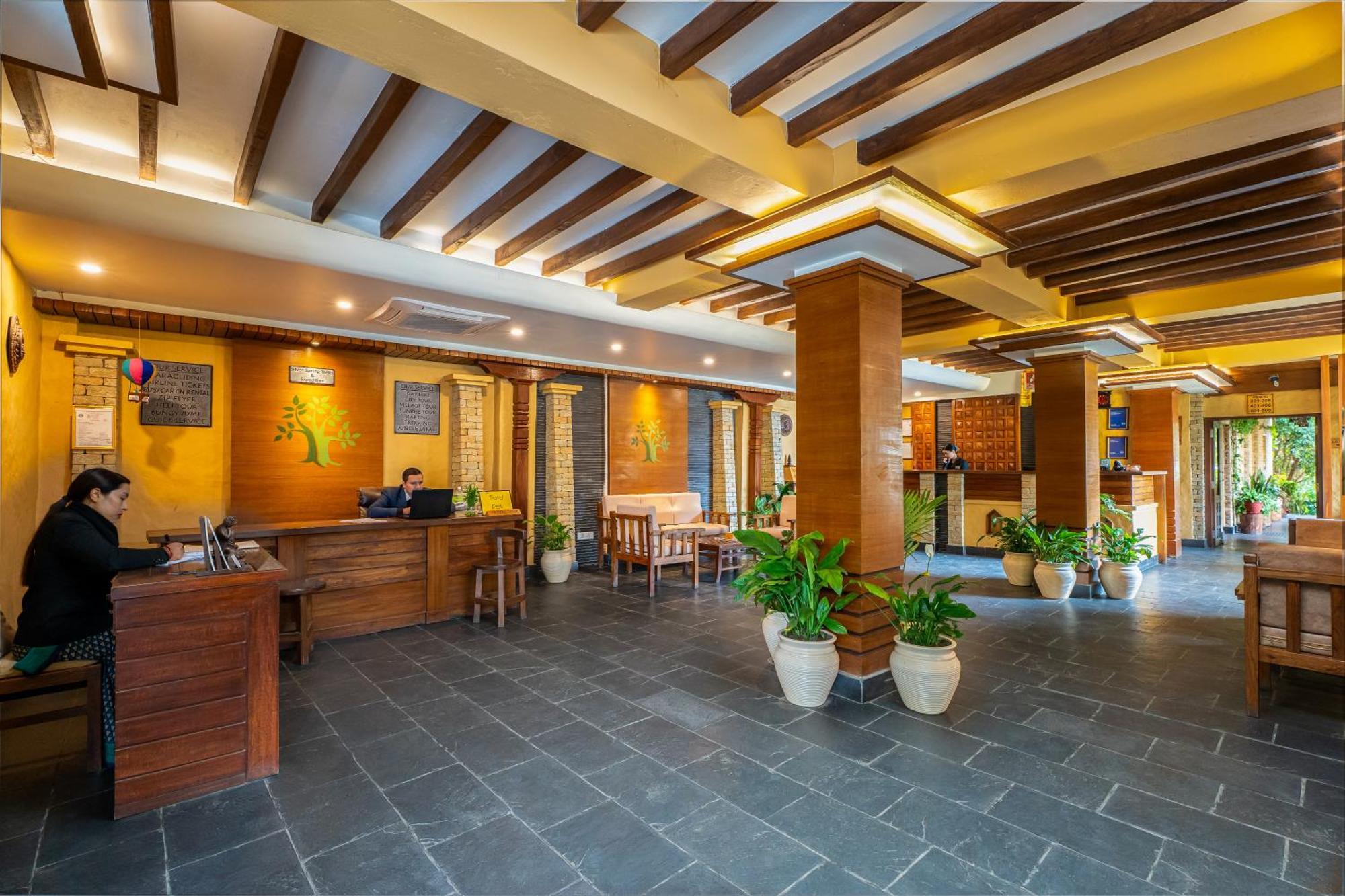 Bar Peepal Resort Pokhara Exterior foto Lobby